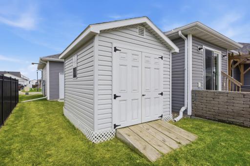 219 6th Street E, Horace, ND 58047