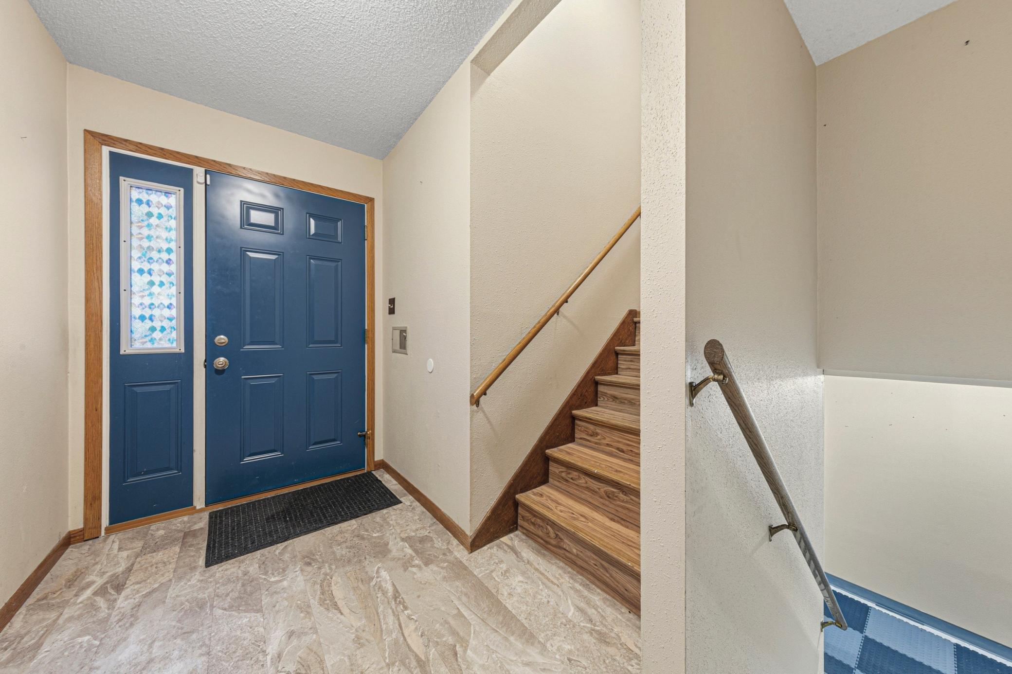 8 entry_foyer.jpg