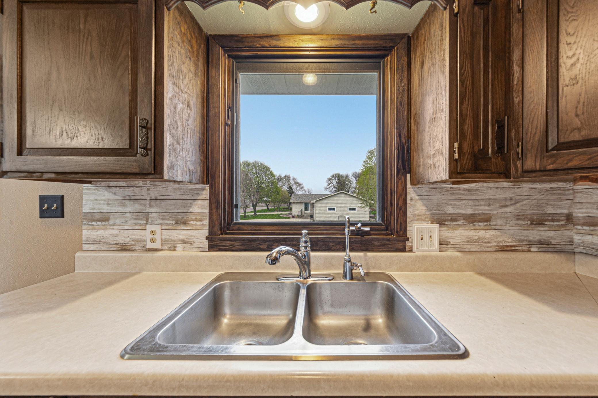 19 kitchen.jpg