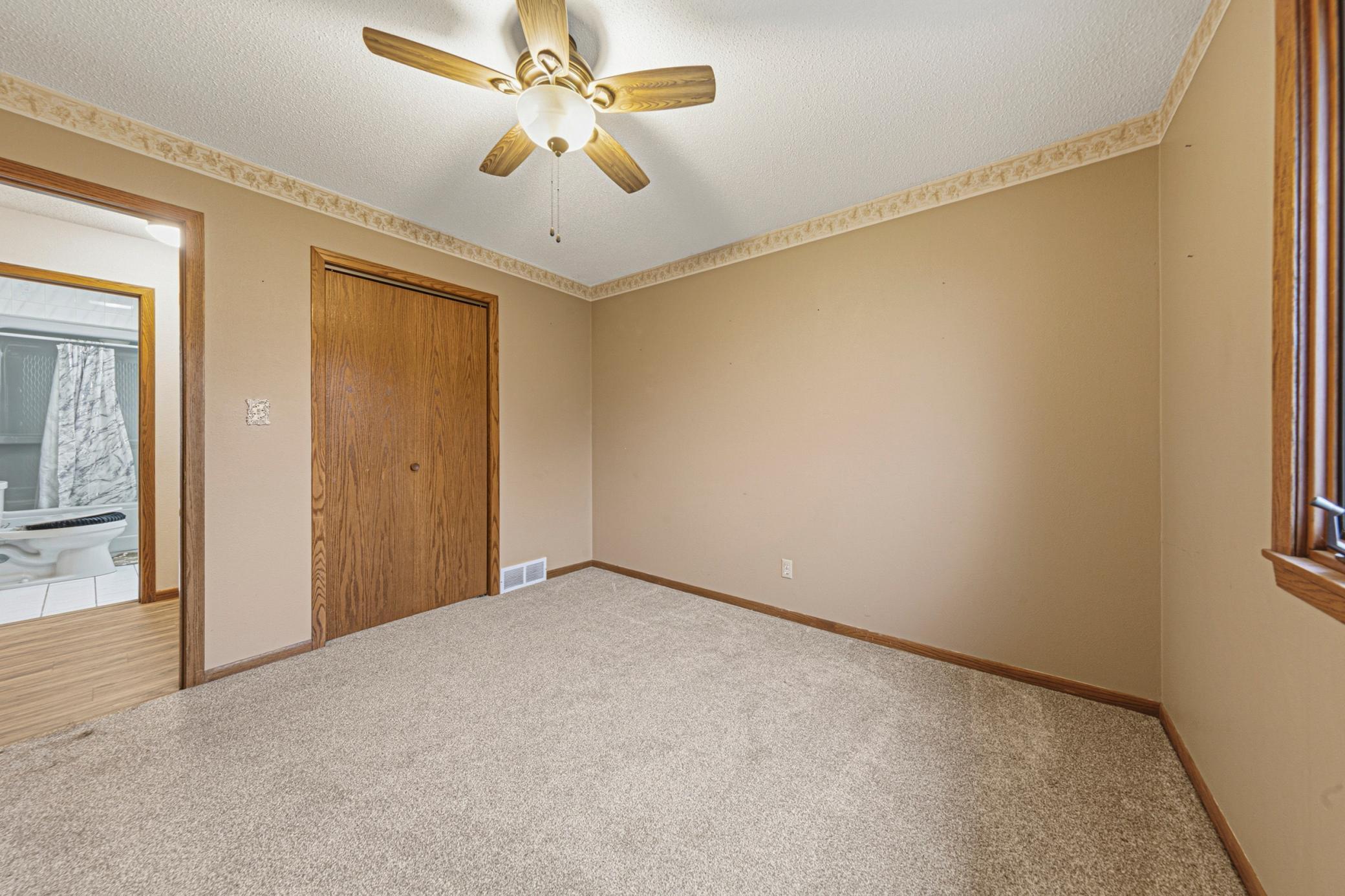 21 bedroom 1.jpg