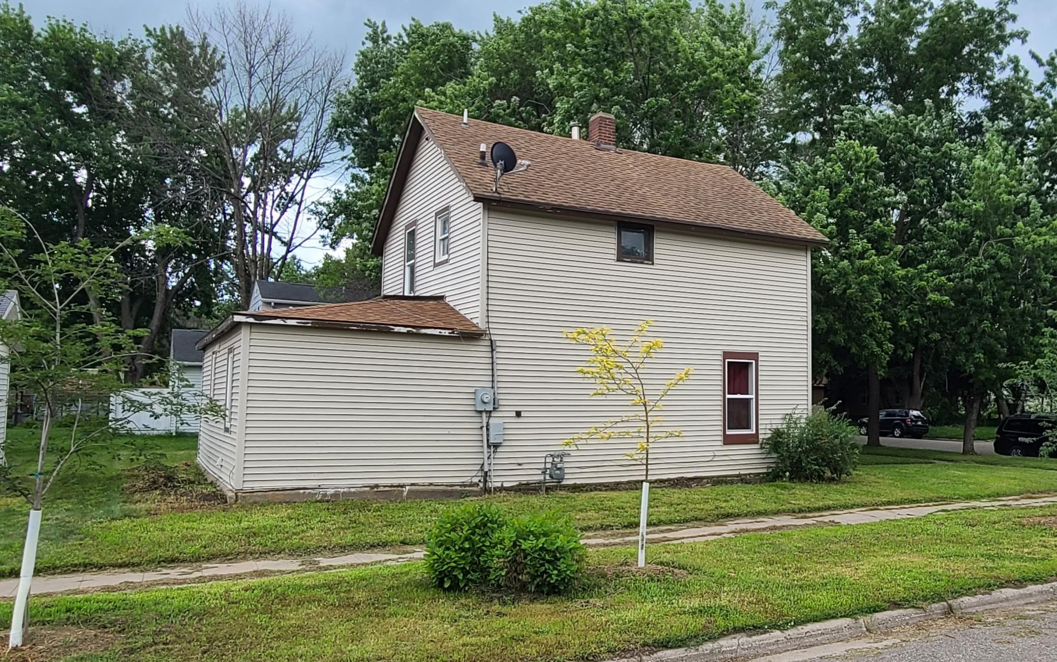 Vinyl siding for low maintenance