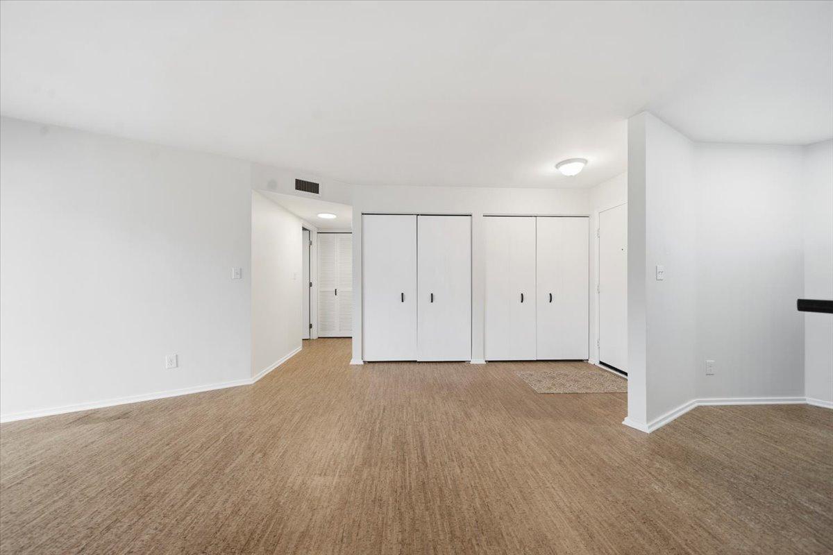 Entry way-Tons of in unit storage