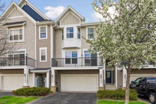 15592 Eagles Nest Way, Apple Valley, MN 55124