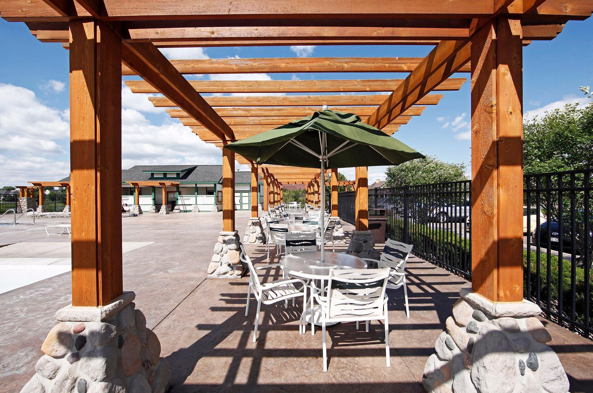 You'll love kicking back in the summer with lunch by the pool!