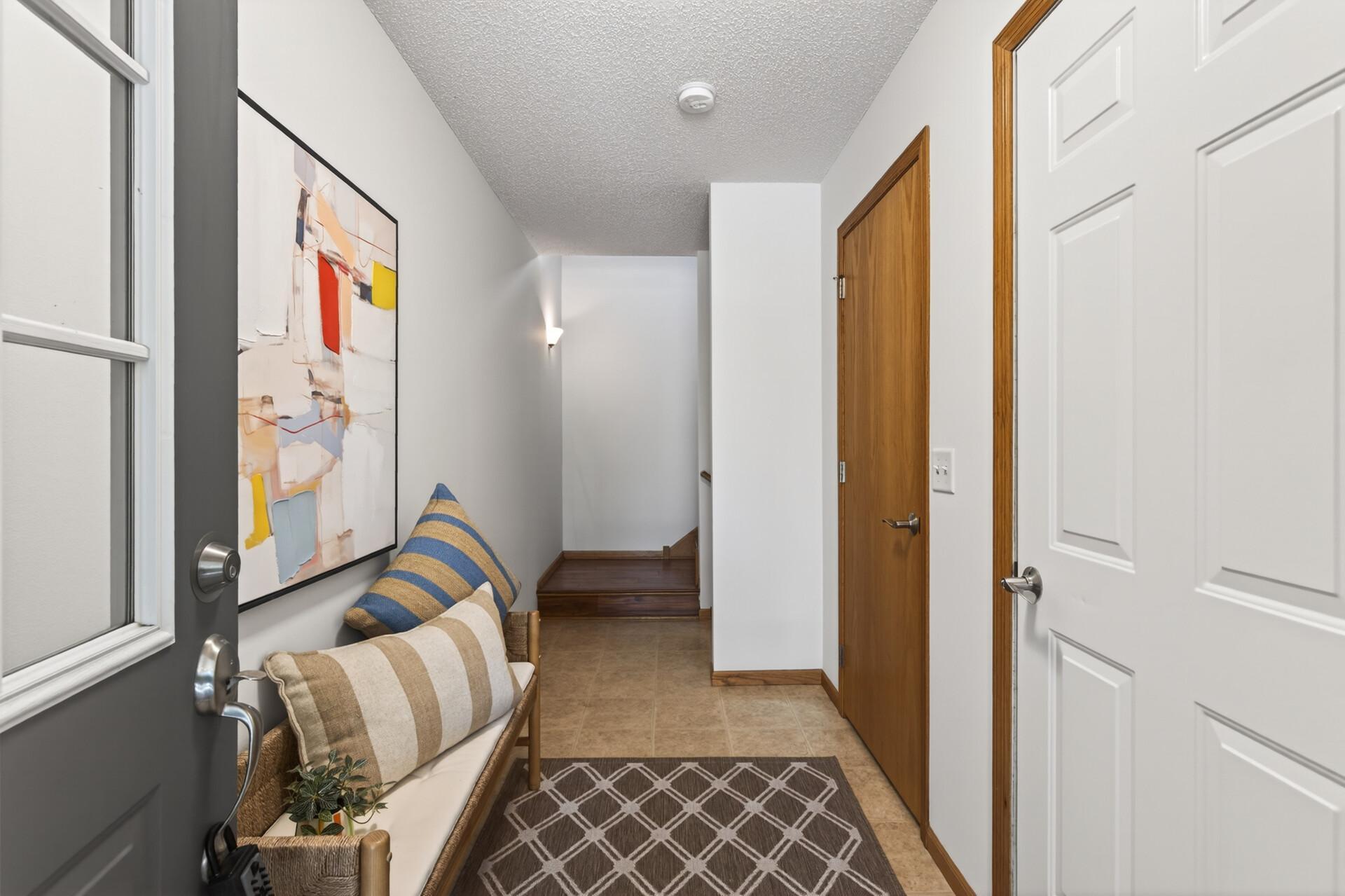 04_8405_Cedarview_Cir4_mls.jpg