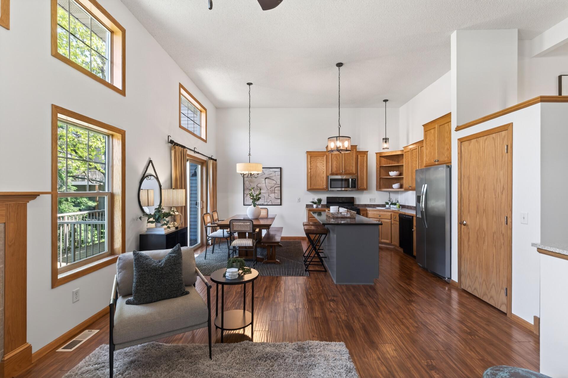 09_8405_Cedarview_Cir9_mls.jpg
