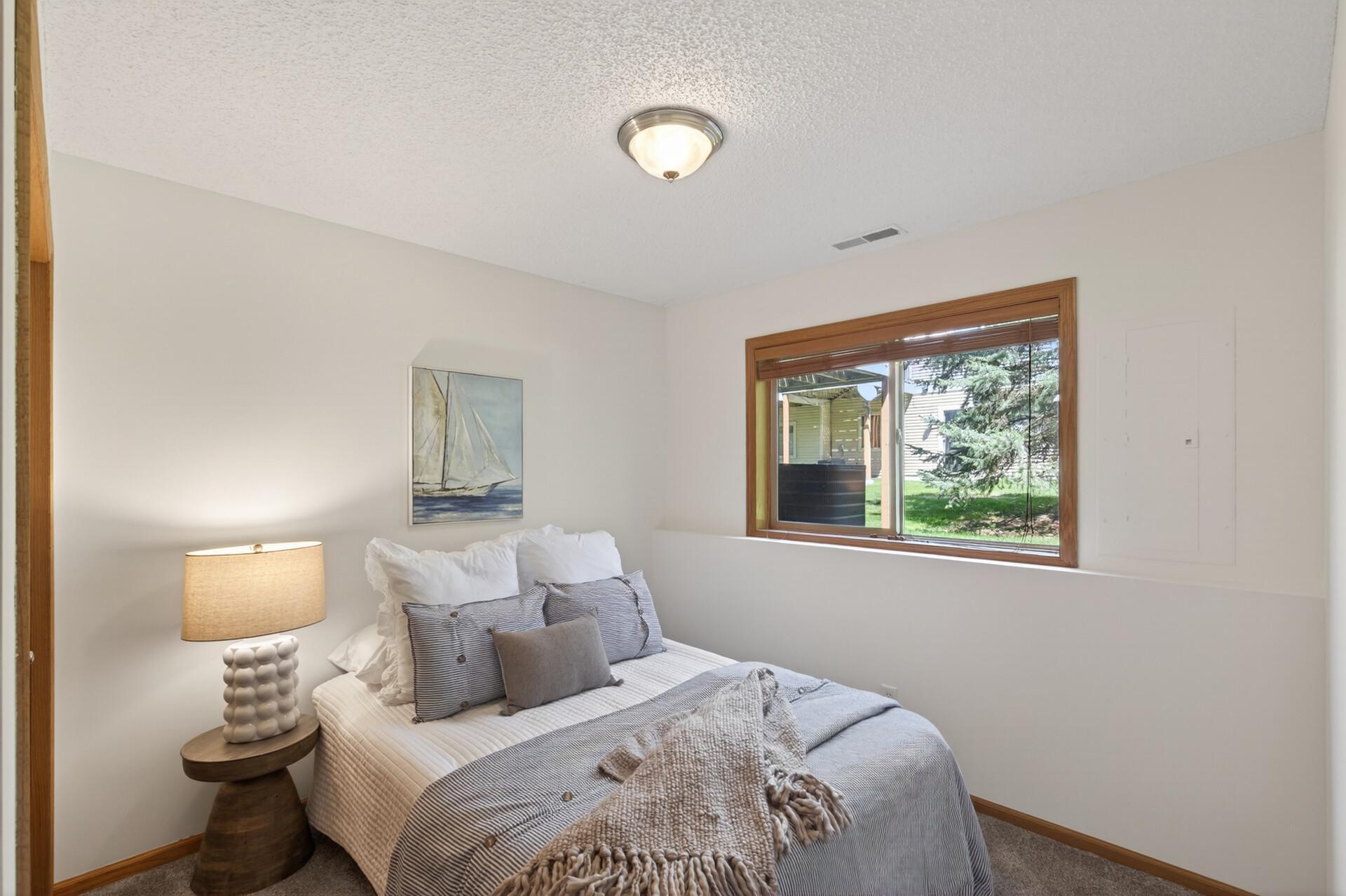 20_8405_Cedarview_Cir20_mls.jpg