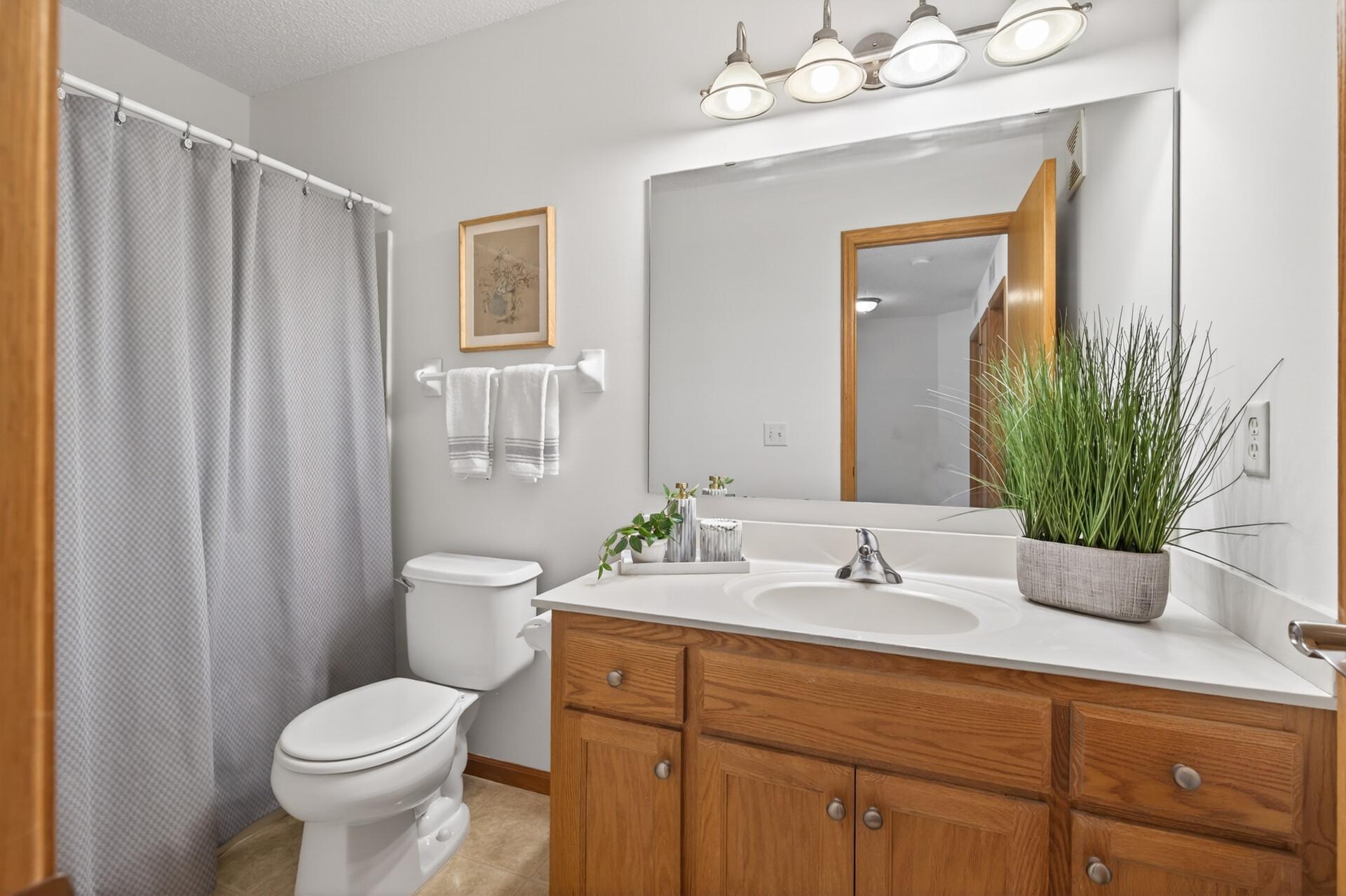 21_8405_Cedarview_Cir21_mls.jpg