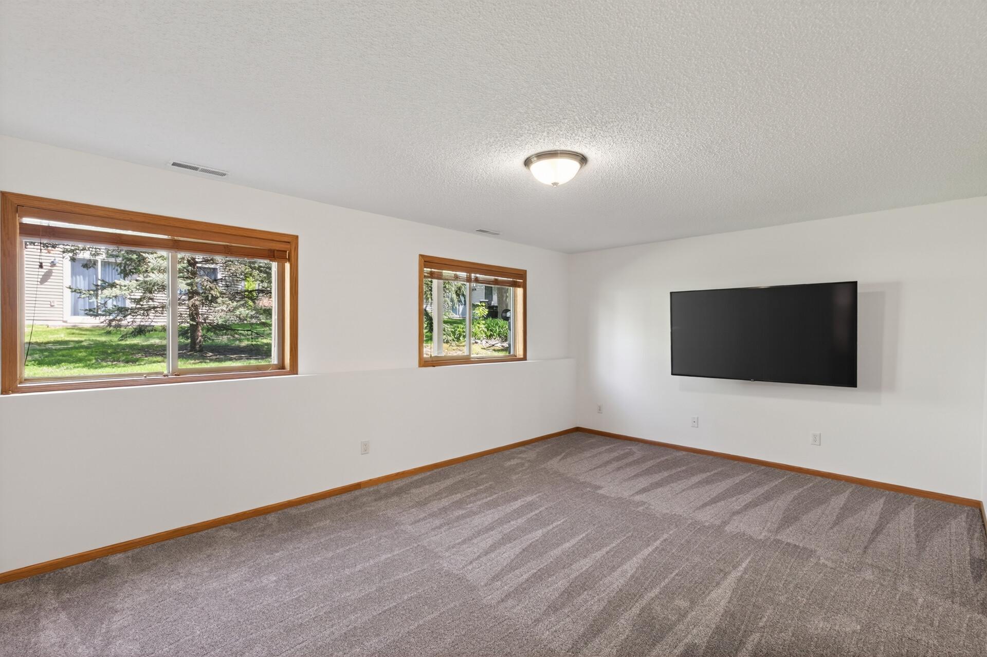22_8405_Cedarview_Cir22_mls.jpg