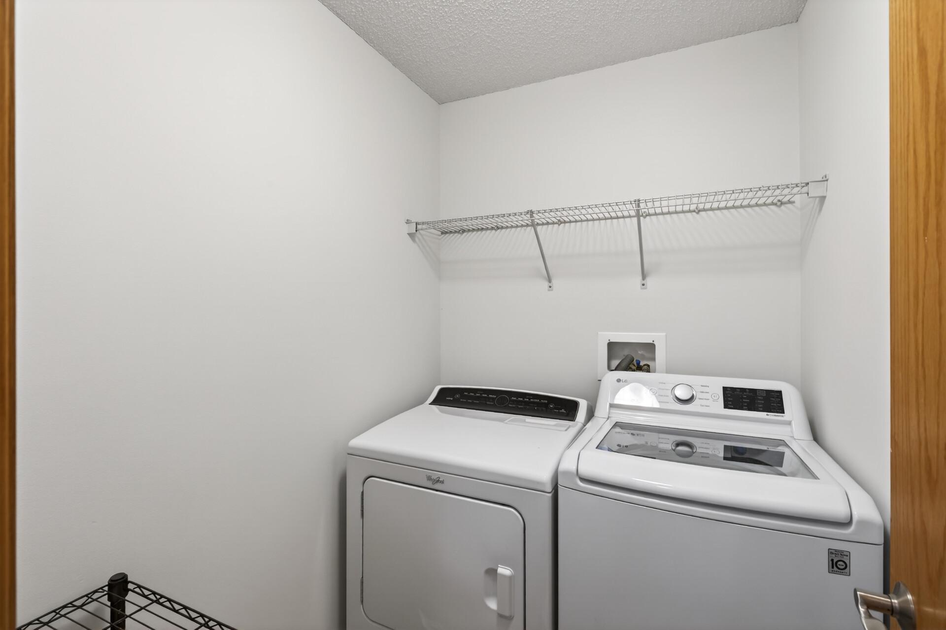 25_8405_Cedarview_Cir25_mls.jpg