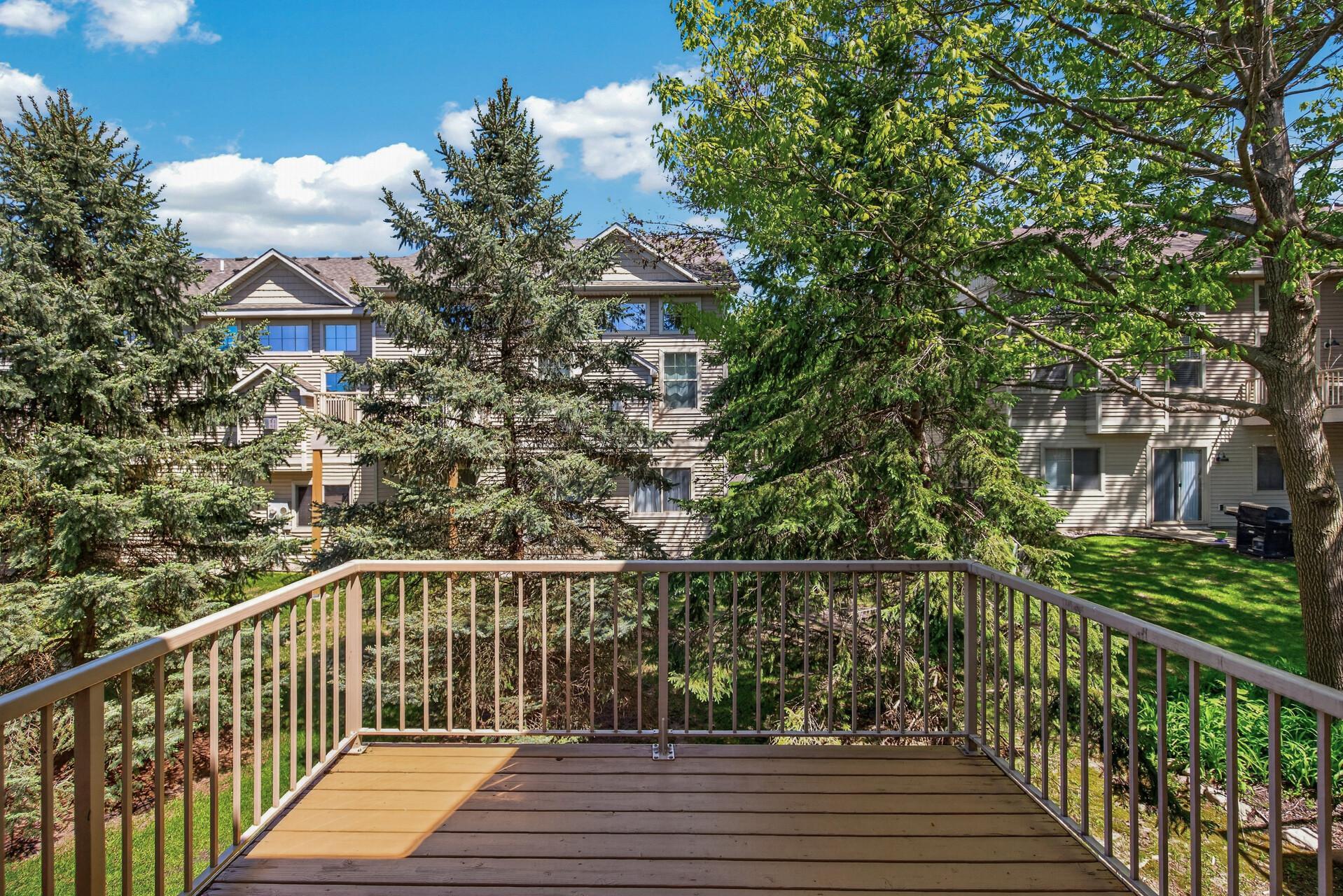 30_8405_Cedarview_Cir30_mls.jpg