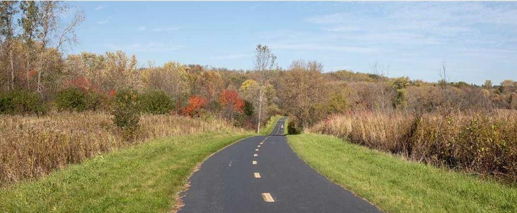 Baker Park Trailhead across the street!: Biking, running, walking, birding.......
