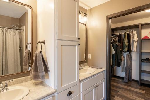 2021 Bluestem Drive, Mankato, MN 56001