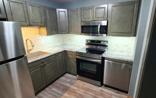 3420 Golfview Drive, 121, Eagan, MN 55123