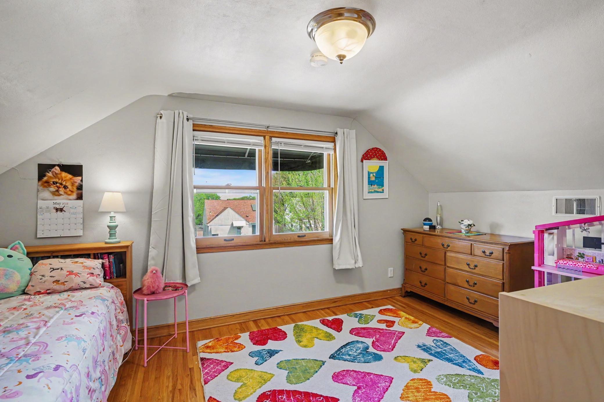 629 saratoga bed 3.jpg
