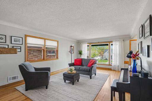 629 Saratoga Street S, Saint Paul, MN 55116