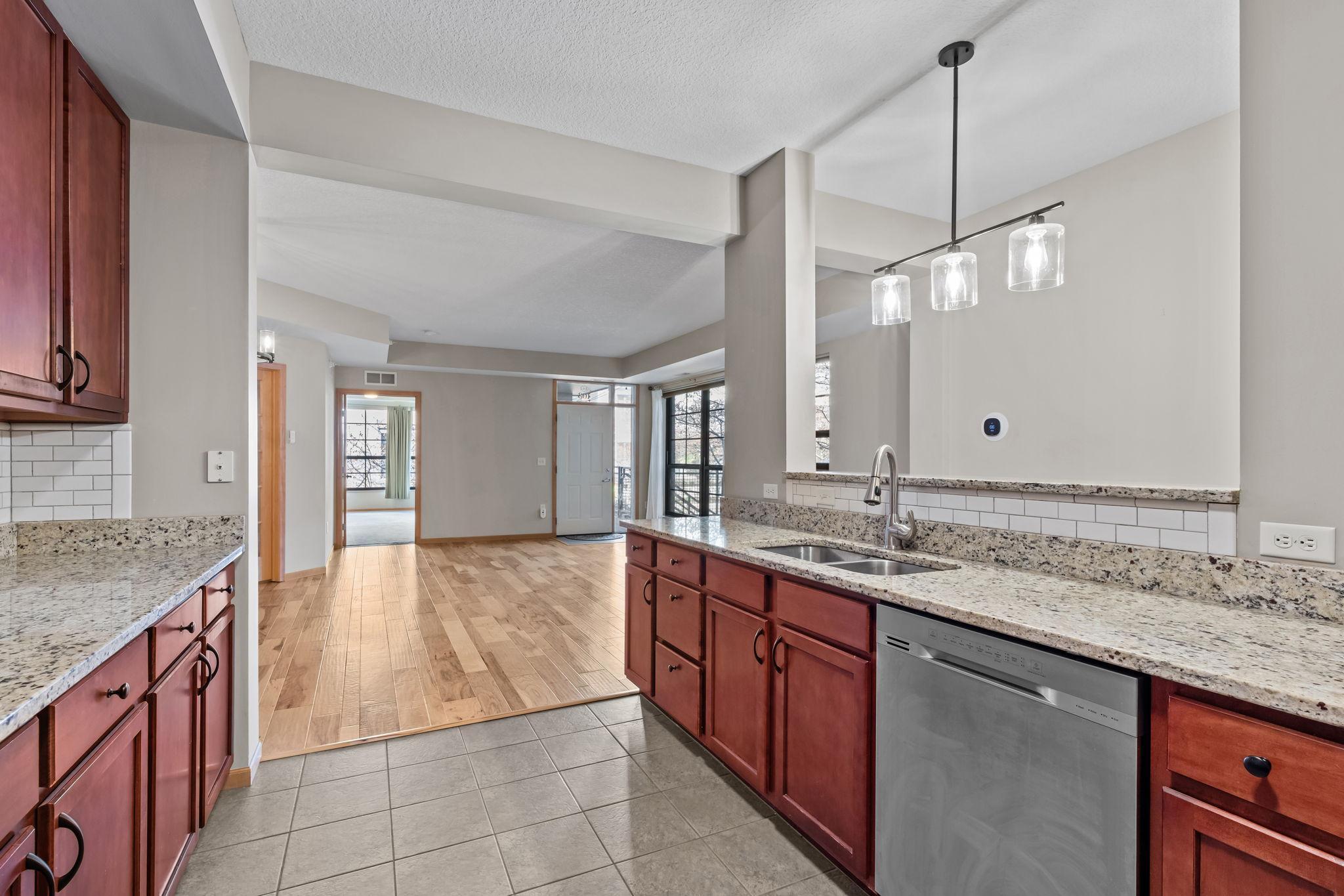 Kitchen breakfast bar area