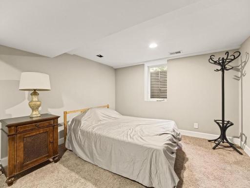 817 Vincent Avenue N, Minneapolis, MN 55411