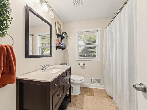817 Vincent Avenue N, Minneapolis, MN 55411
