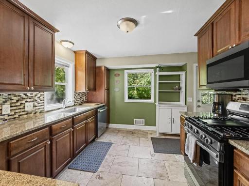 817 Vincent Avenue N, Minneapolis, MN 55411