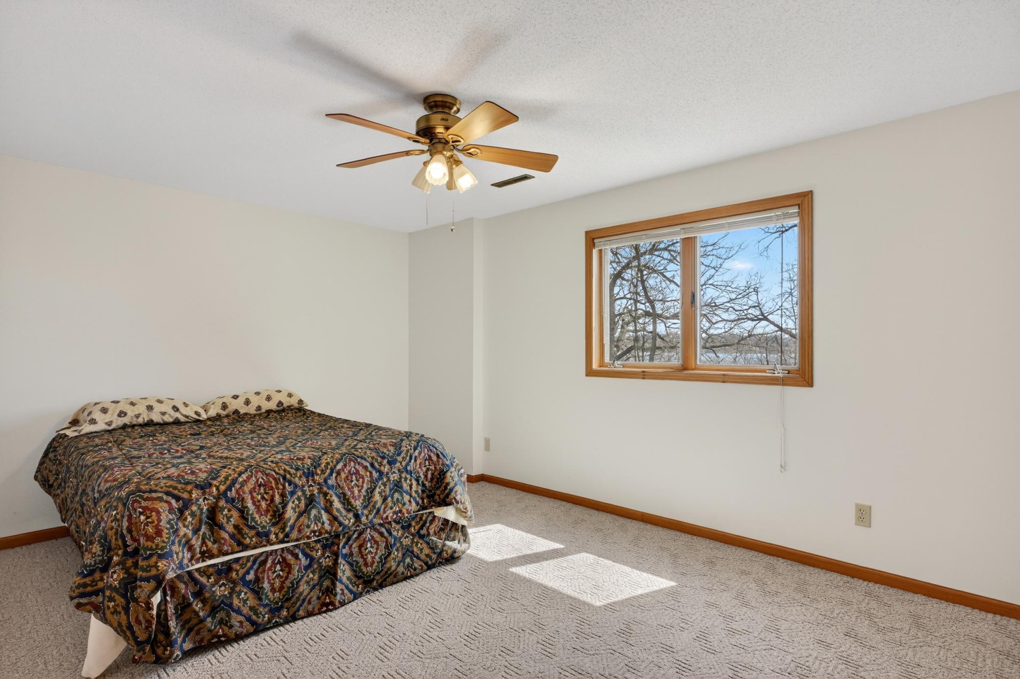 Lakeside Bed3