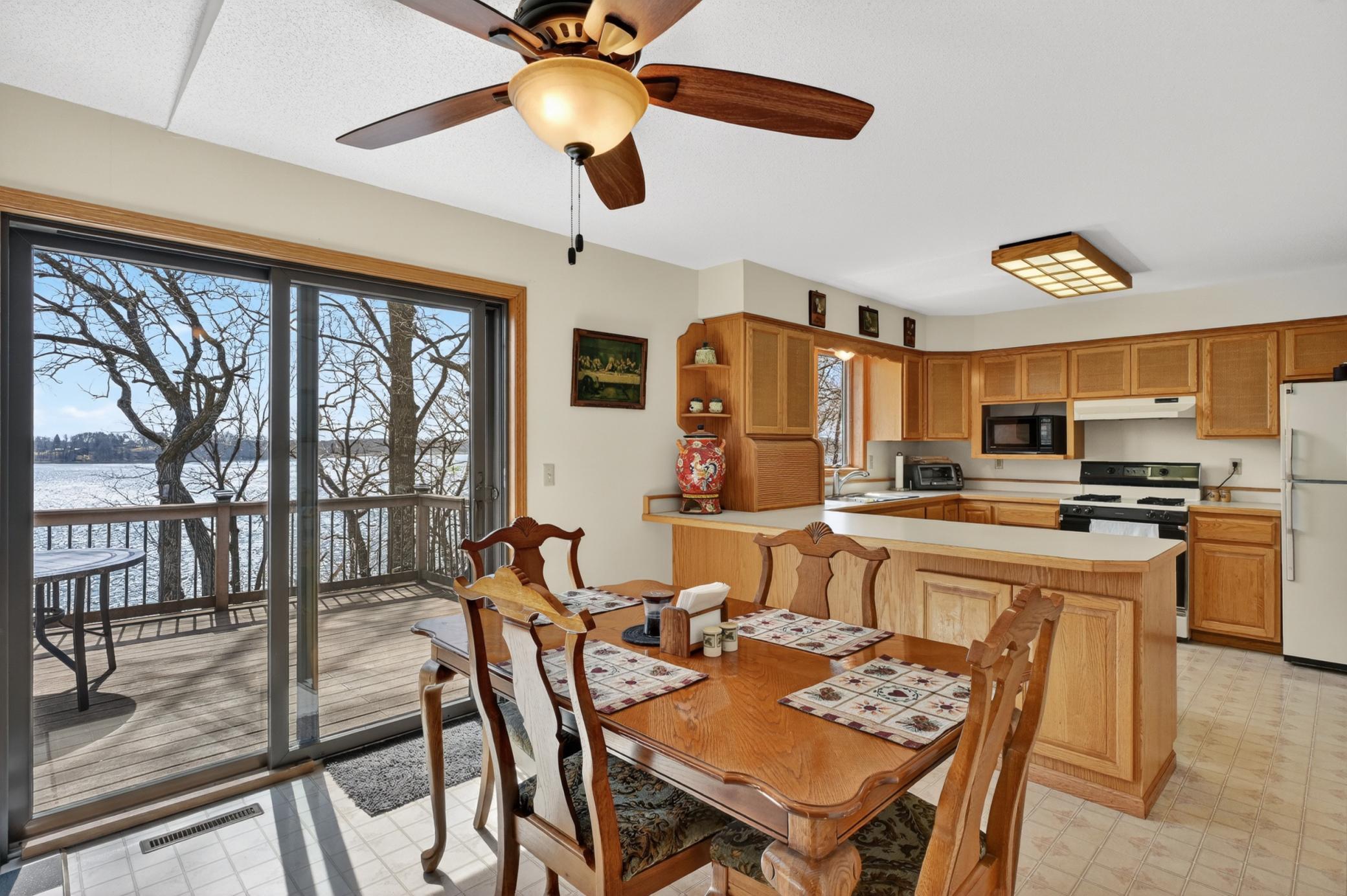 Dining to Kitchen