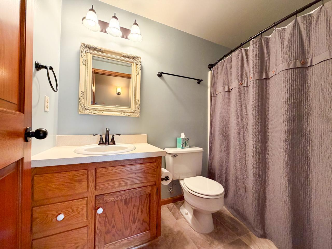 Upper level full bathroom