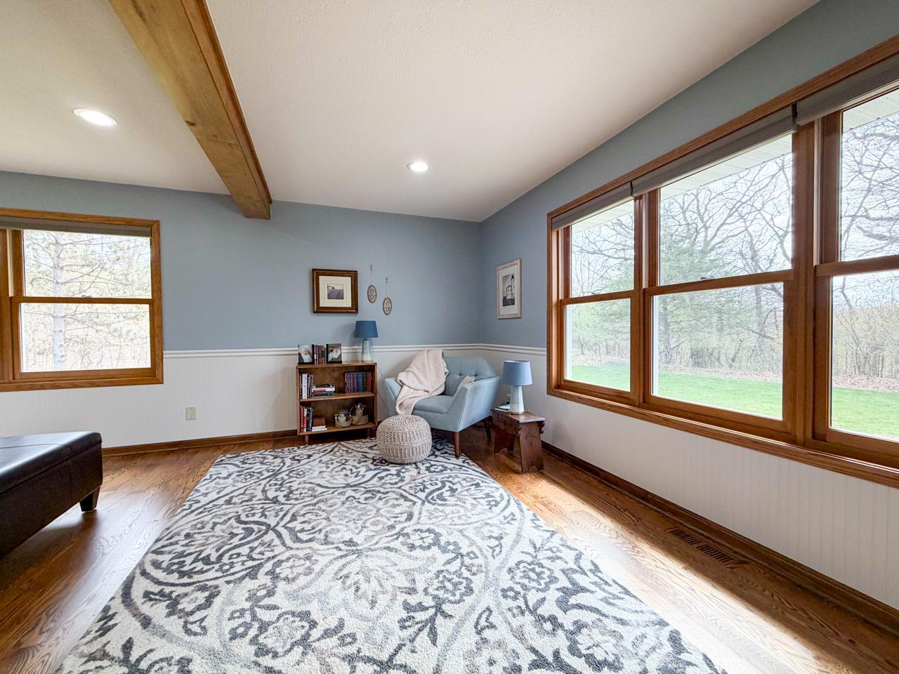 Primary bedroom sitting area