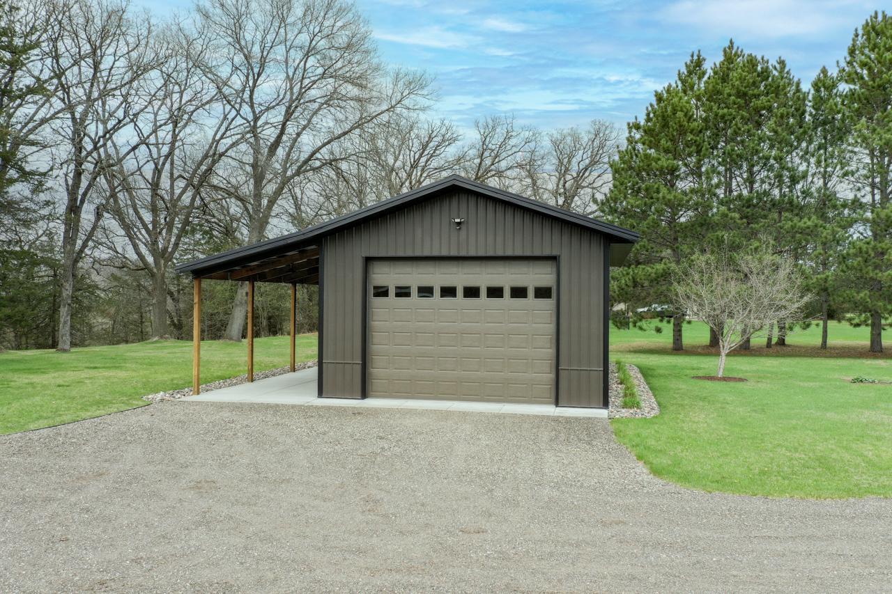 Newer 24x41 pole building with 100 amp service