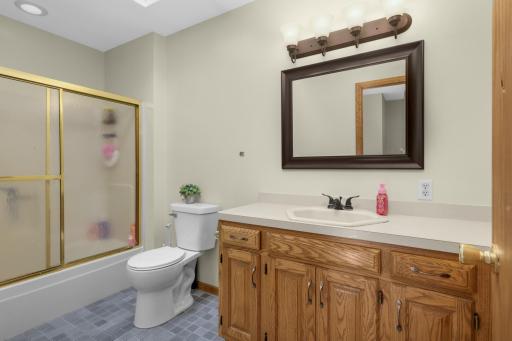 Upper floor full bathroom