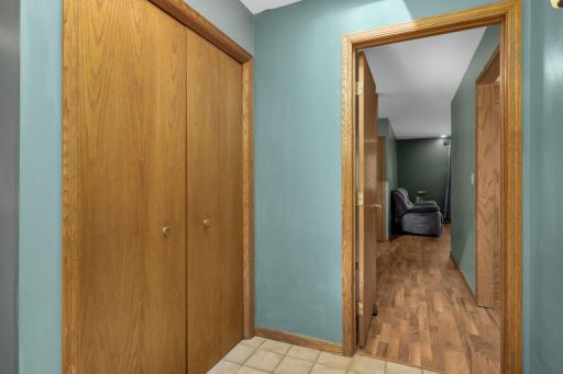 Foyer/mud room (2 closets)