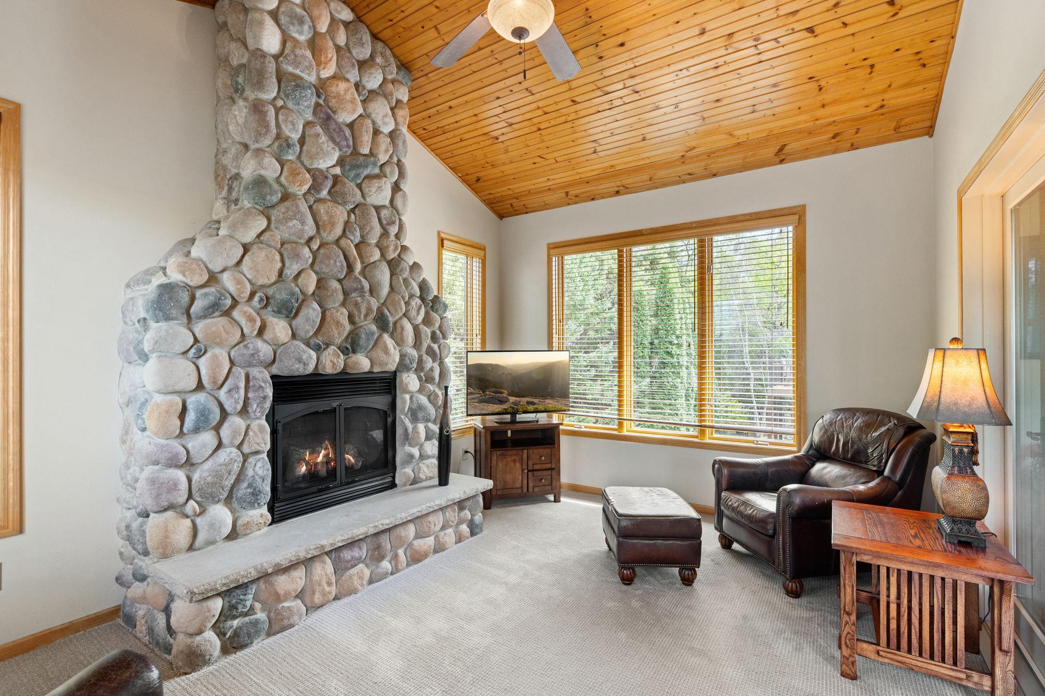 Relaxing 4 Season Porch