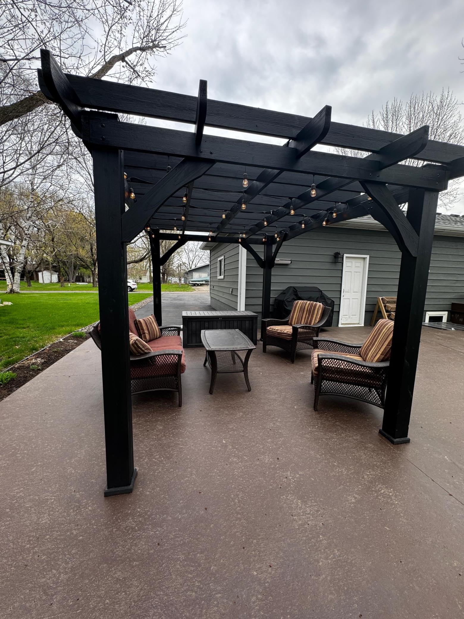 More great space for hosting or family/friend gatherings.