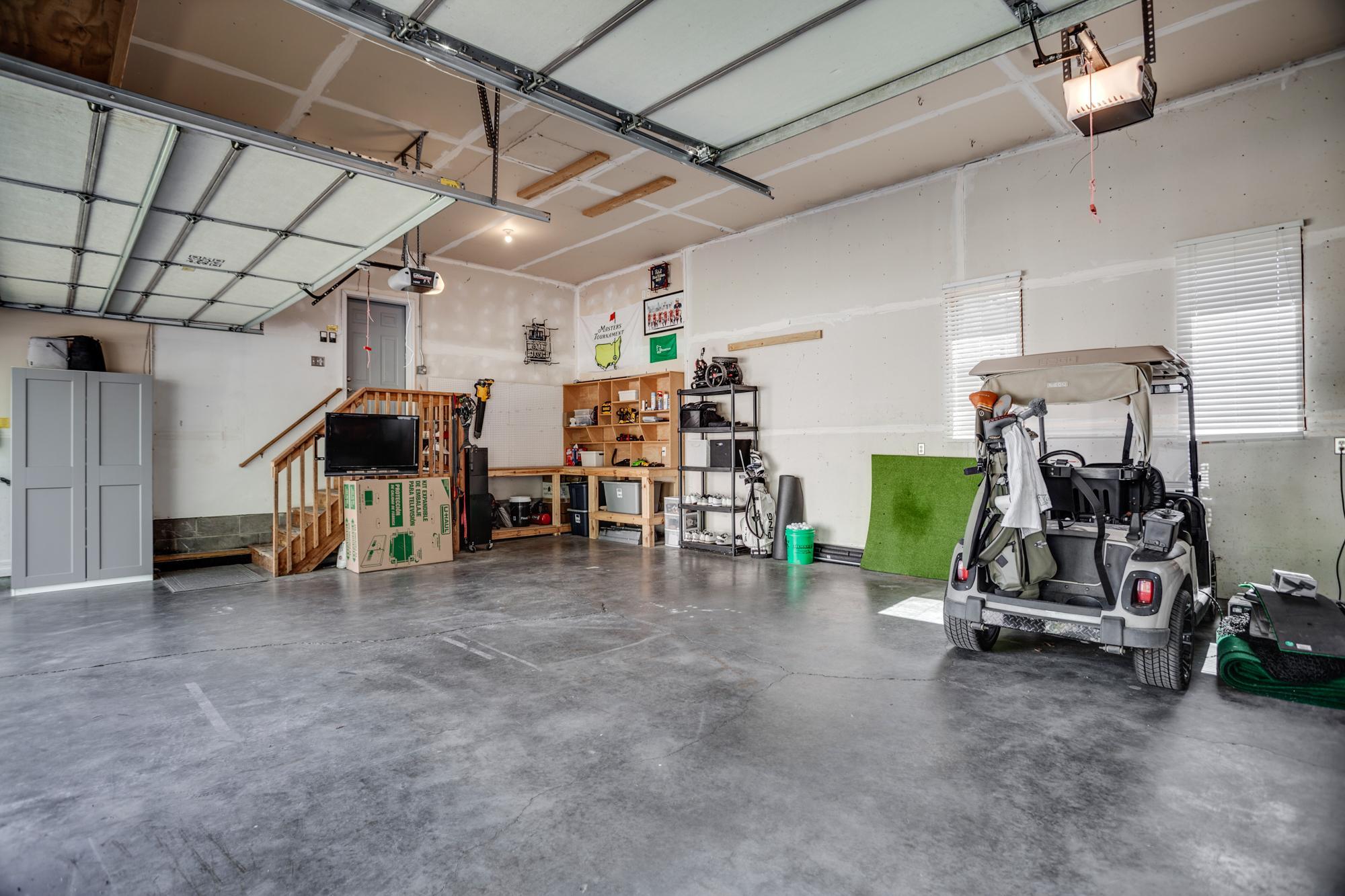 Oversized, heated 3-car garage