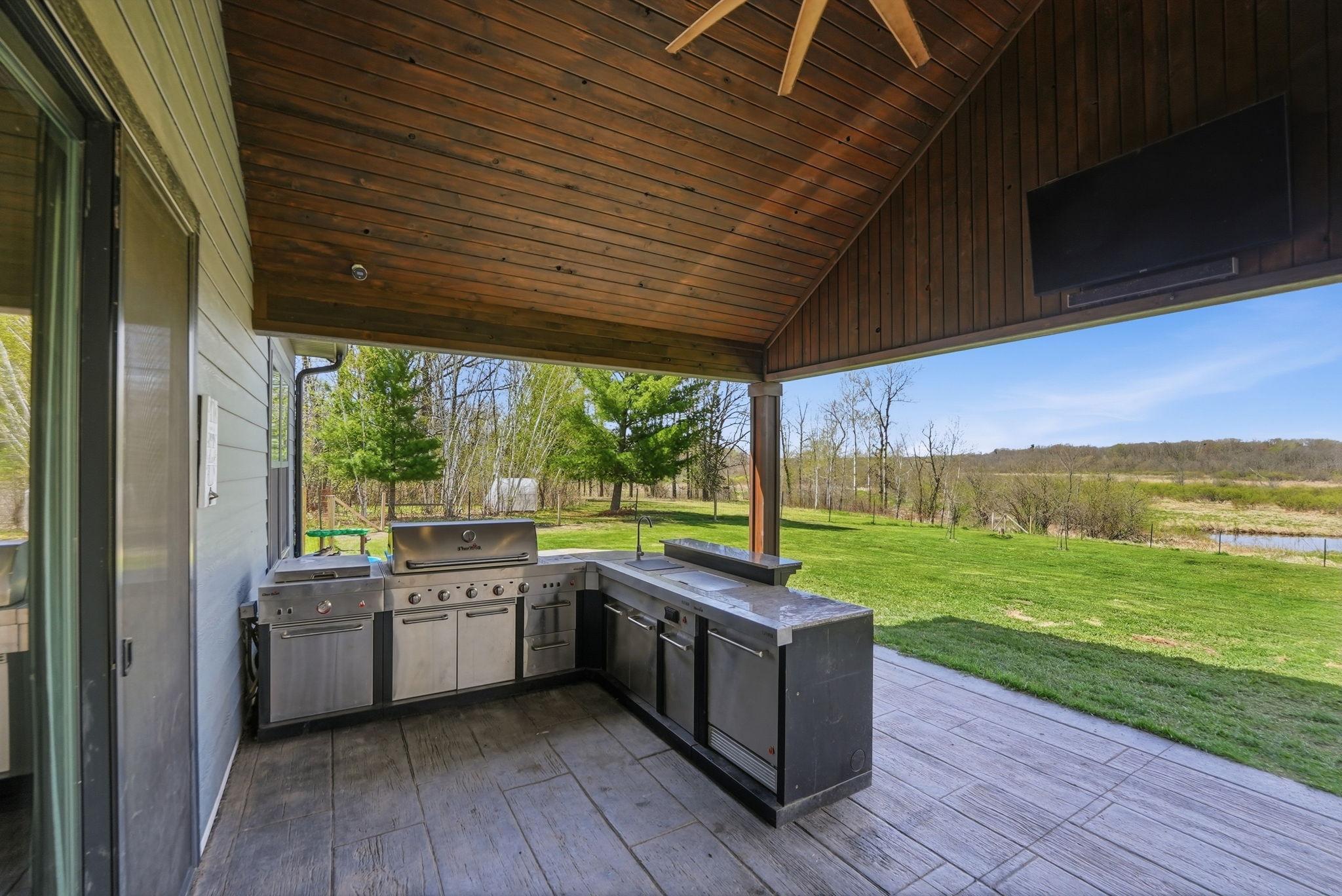 Outdoor Kitchen