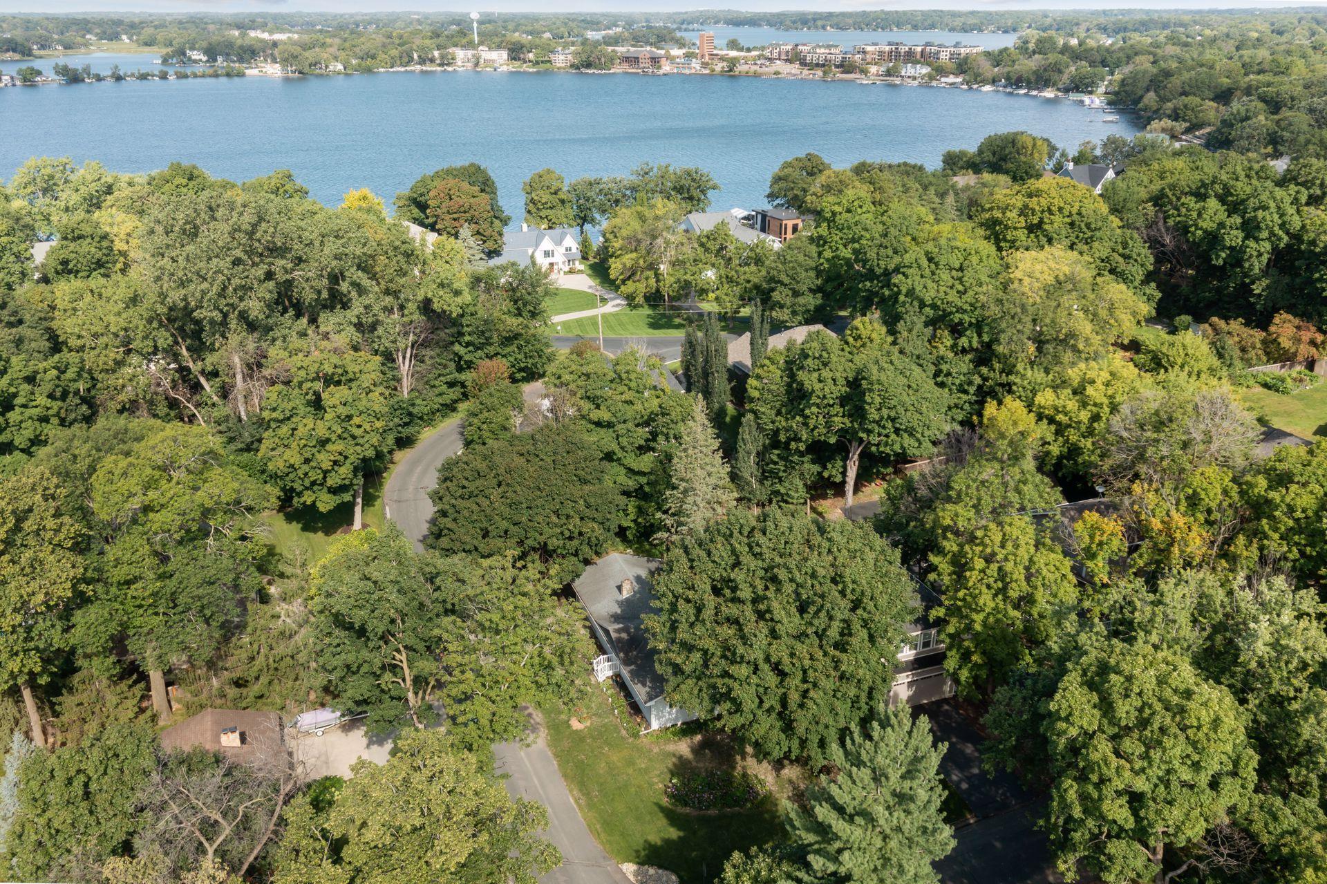 Casco Point- Live the lake life locally...