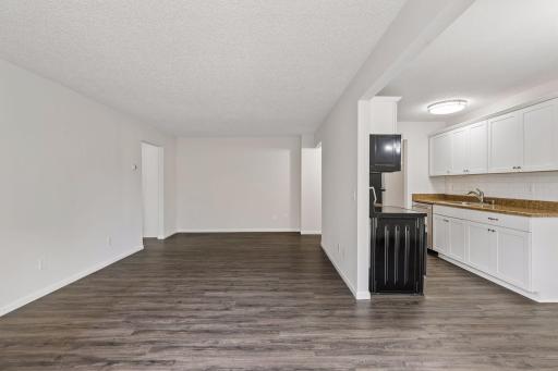 825 Old Settlers Trail, 4, Hopkins, MN 55343