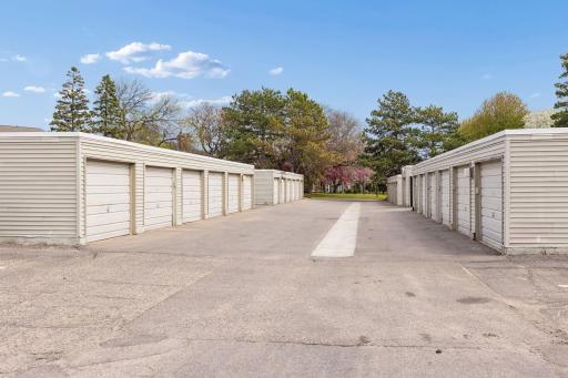 825 Old Settlers Trail, 4, Hopkins, MN 55343