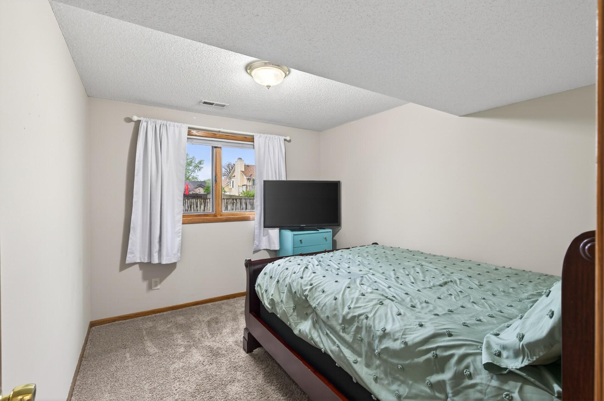 Office/BR6 on lower with no closet