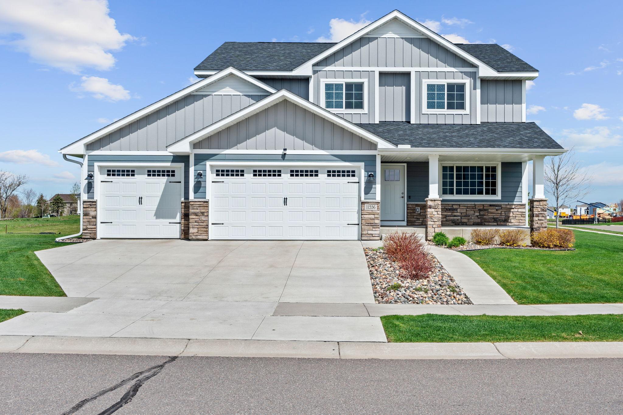1-web-or-mls-11556 Lakewood Ct NE Exterior-1.jpg