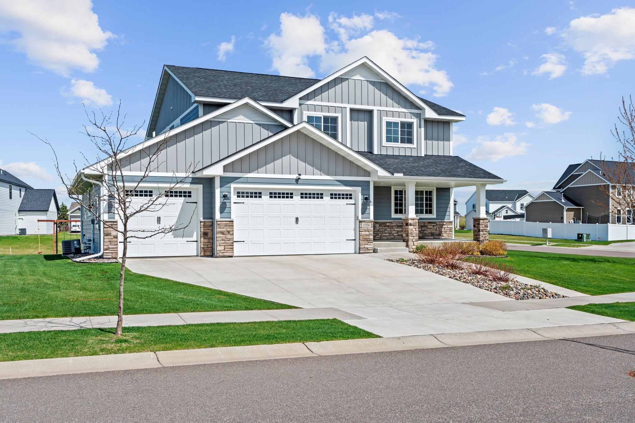 2-web-or-mls-11556 Lakewood Ct NE Exterior-2.jpg