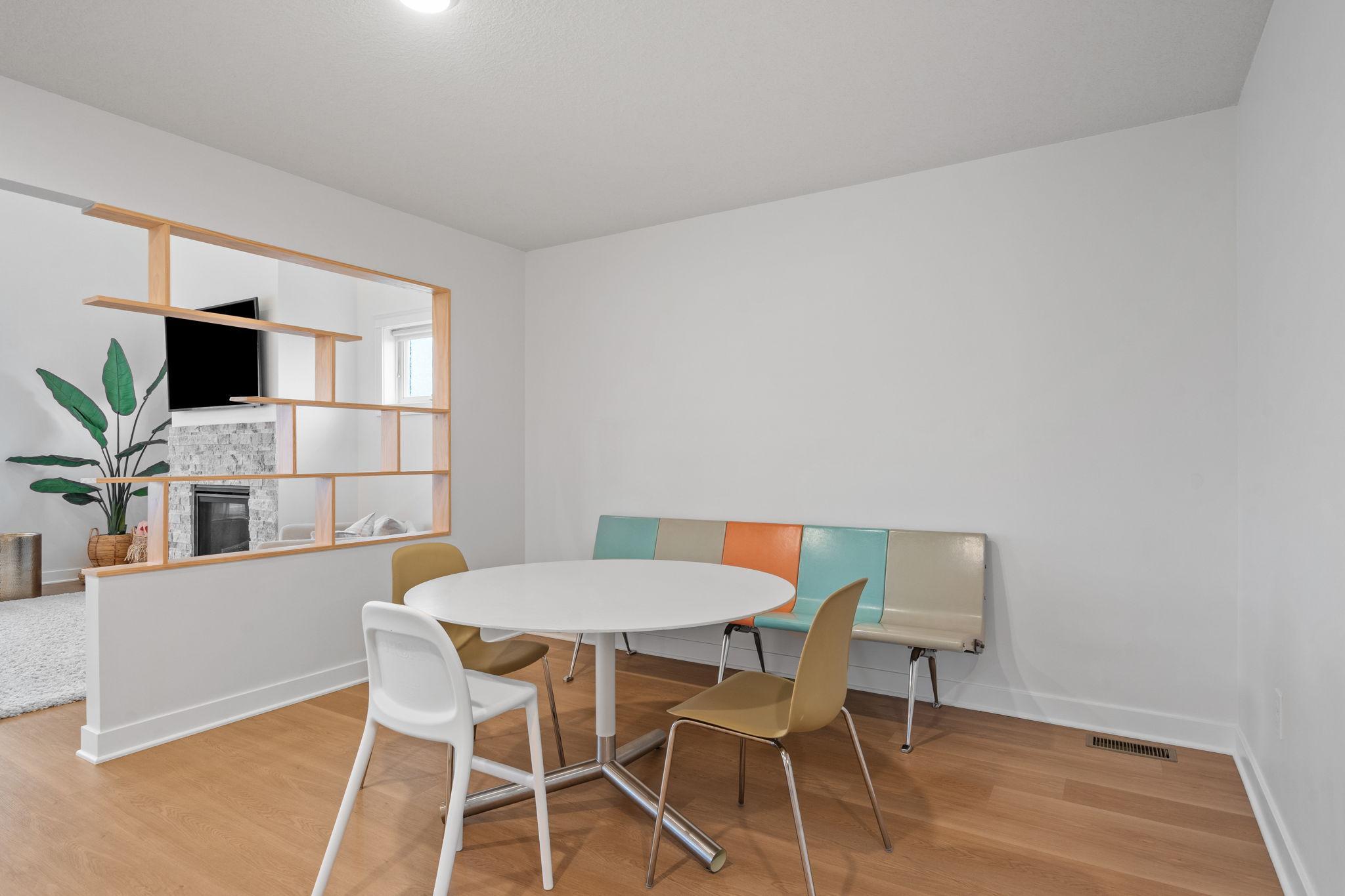 24-web-or-mls-11556 Lakewood Ct-5.jpg