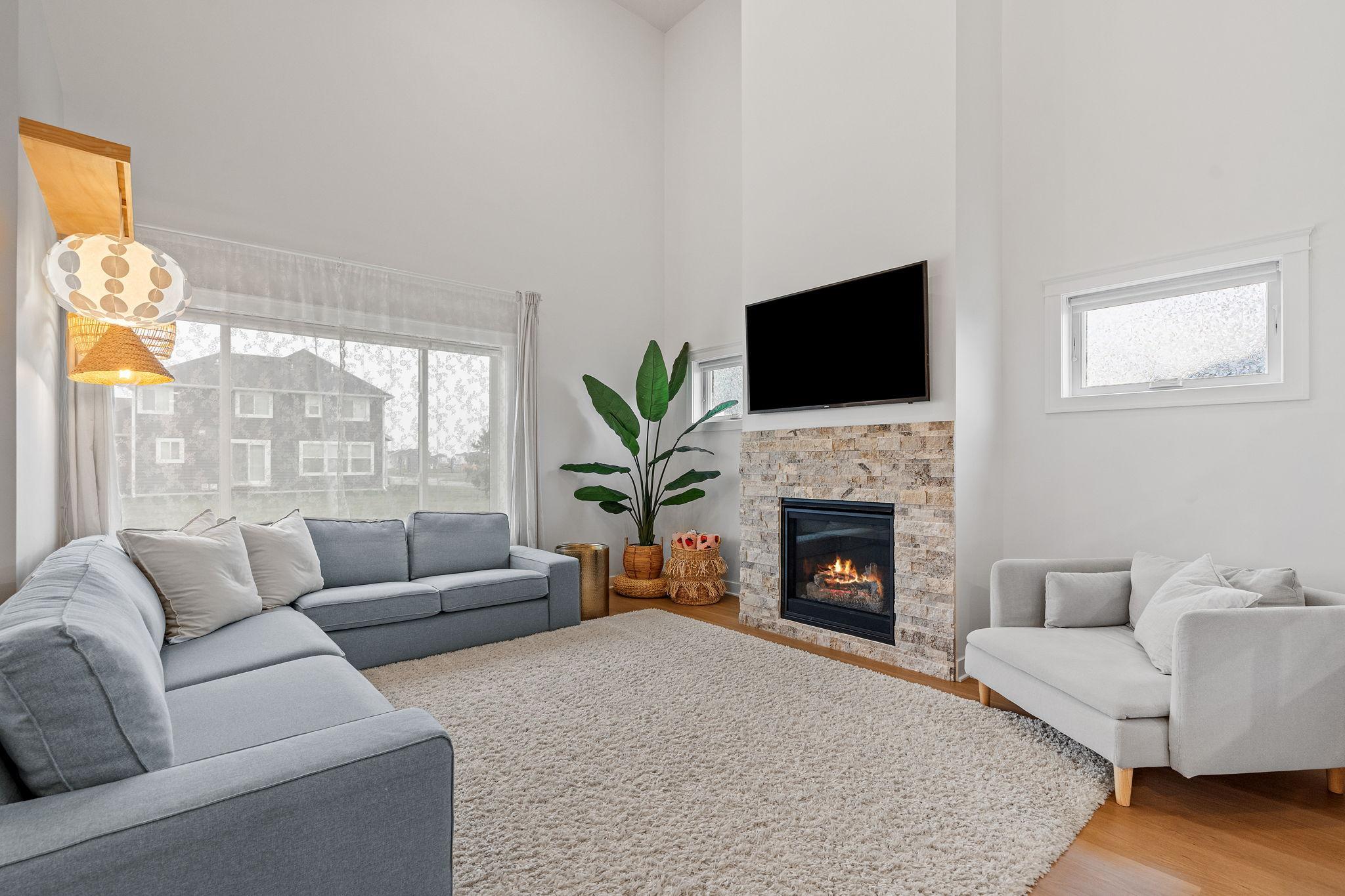 28-web-or-mls-11556 Lakewood Ct-9.jpg