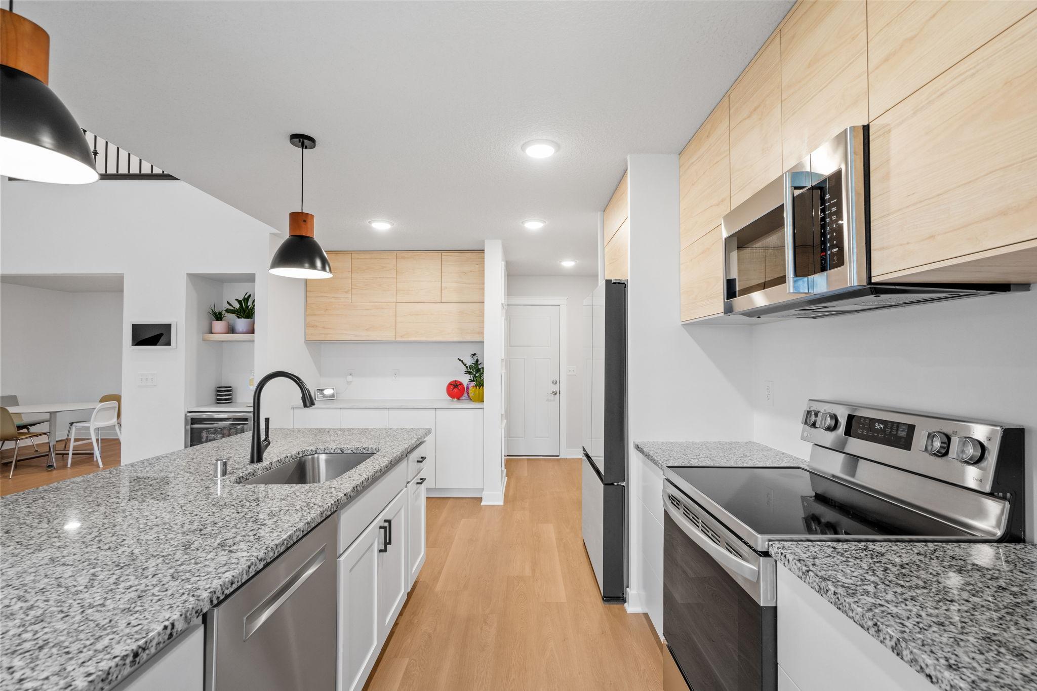 36-web-or-mls-11556 Lakewood Ct-17.jpg