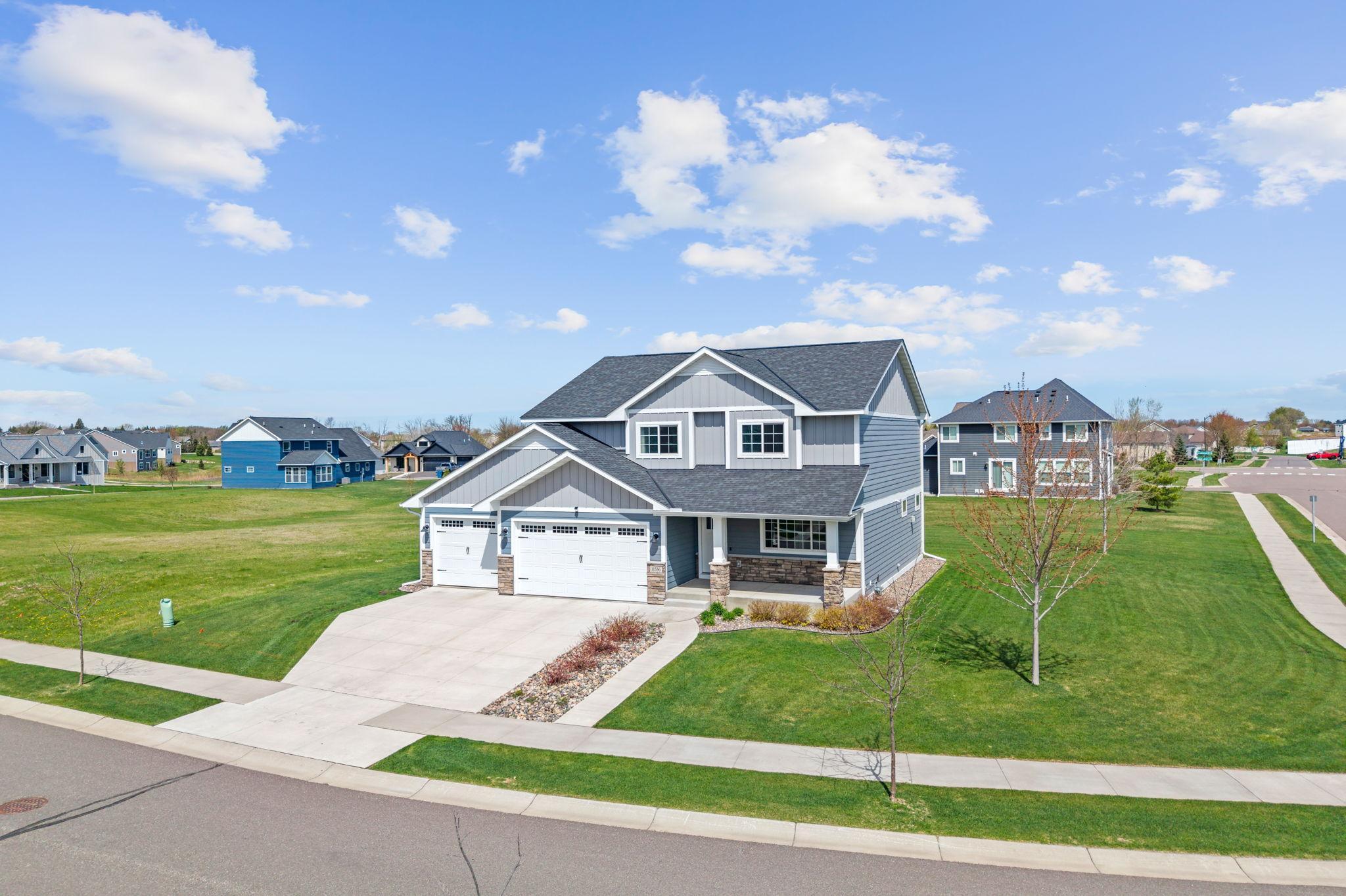13-web-or-mls-11556 Lakewood Ct NE Exterior-13.jpg