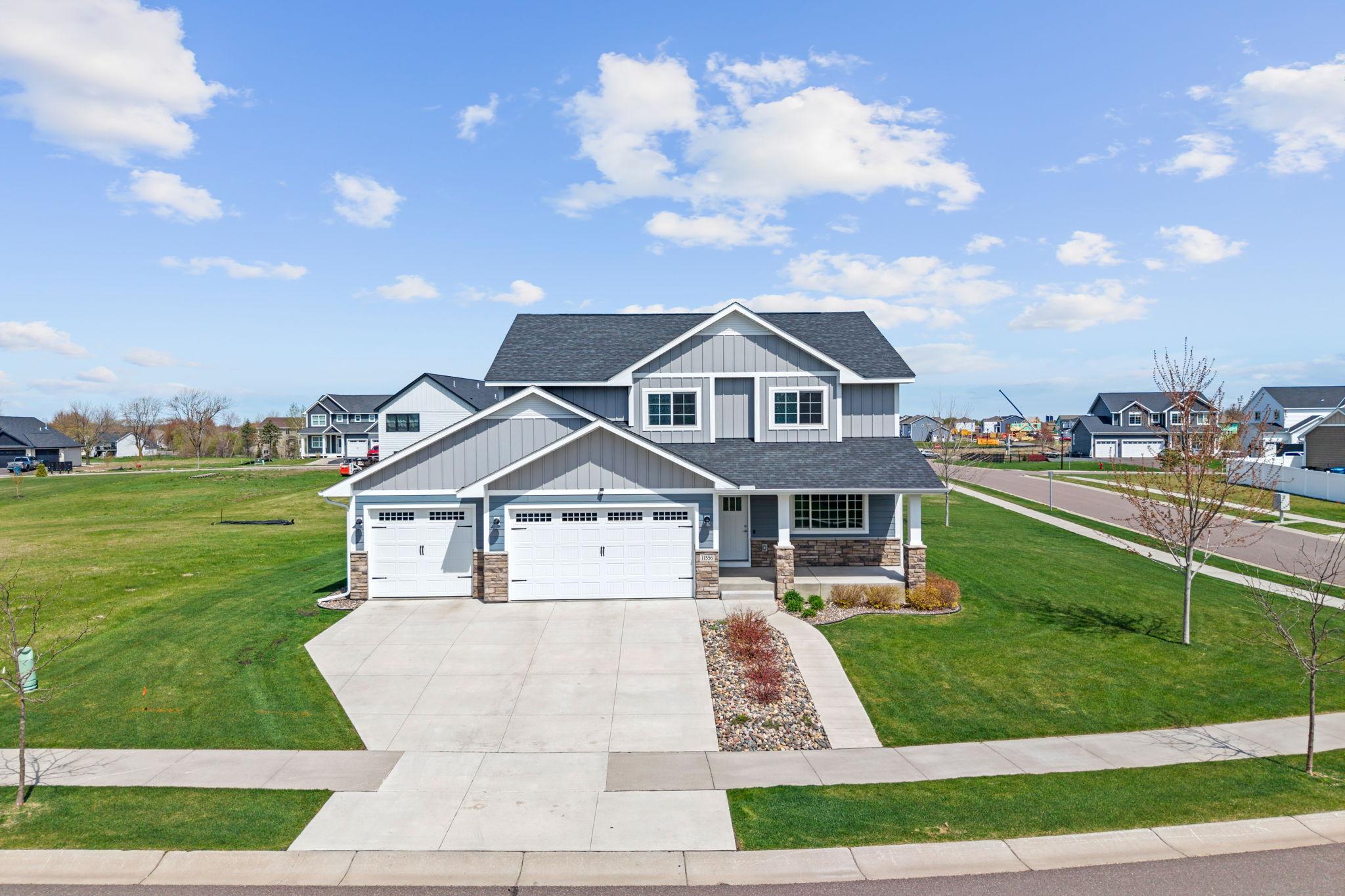 12-web-or-mls-11556 Lakewood Ct NE Exterior-12.jpg