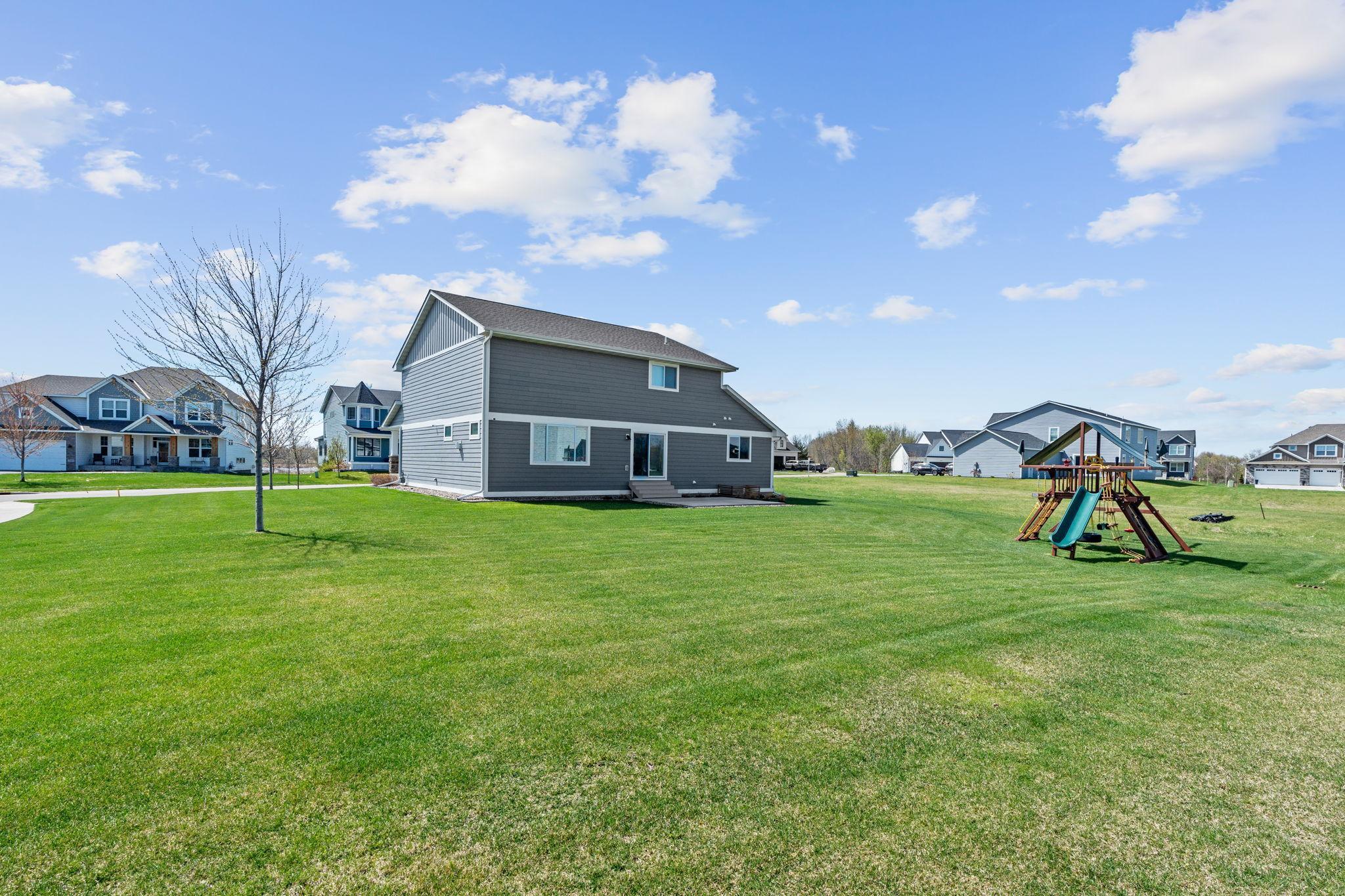 6-web-or-mls-11556 Lakewood Ct NE Exterior-6.jpg