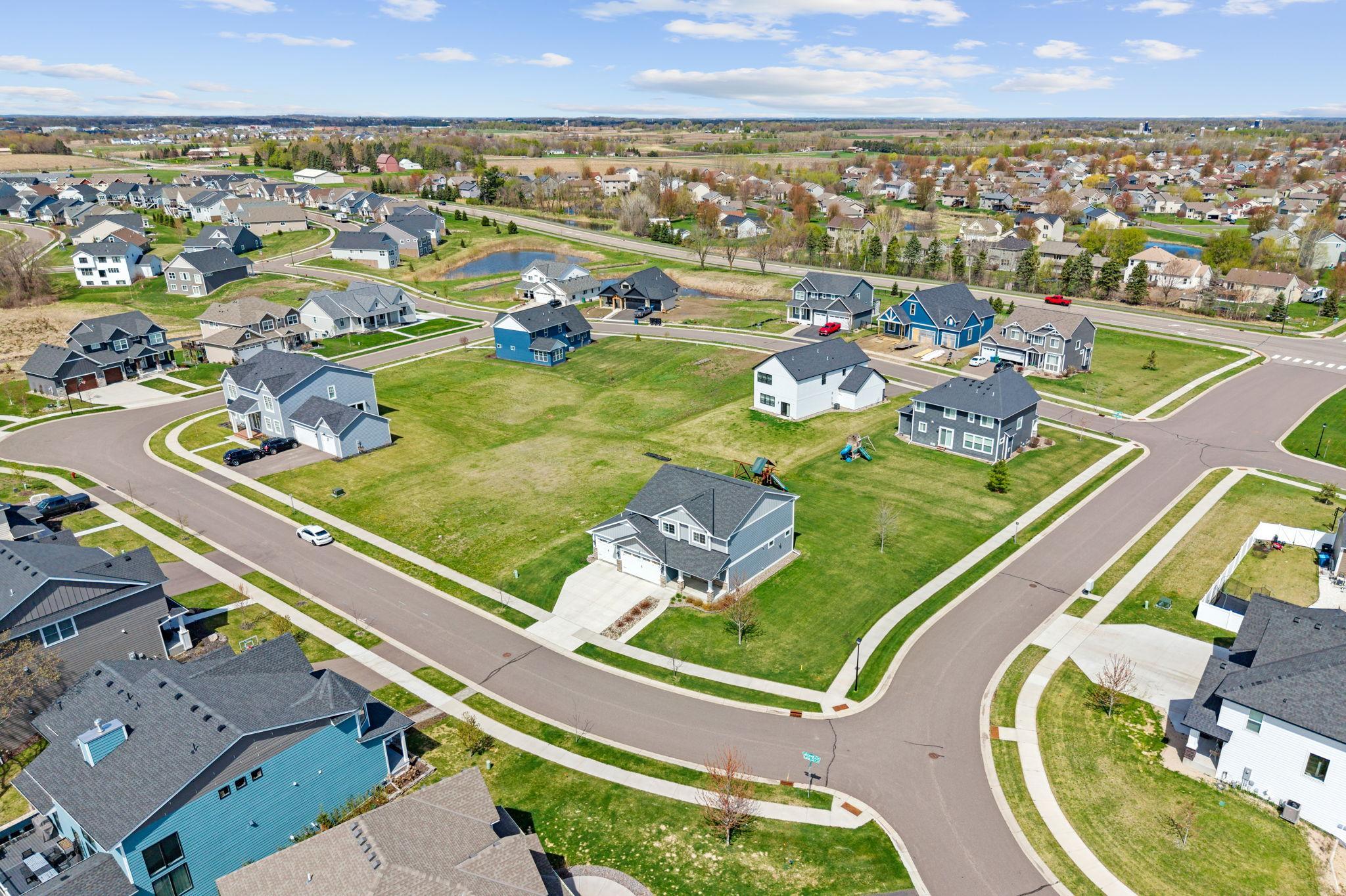 14-web-or-mls-11556 Lakewood Ct NE Exterior-14.jpg