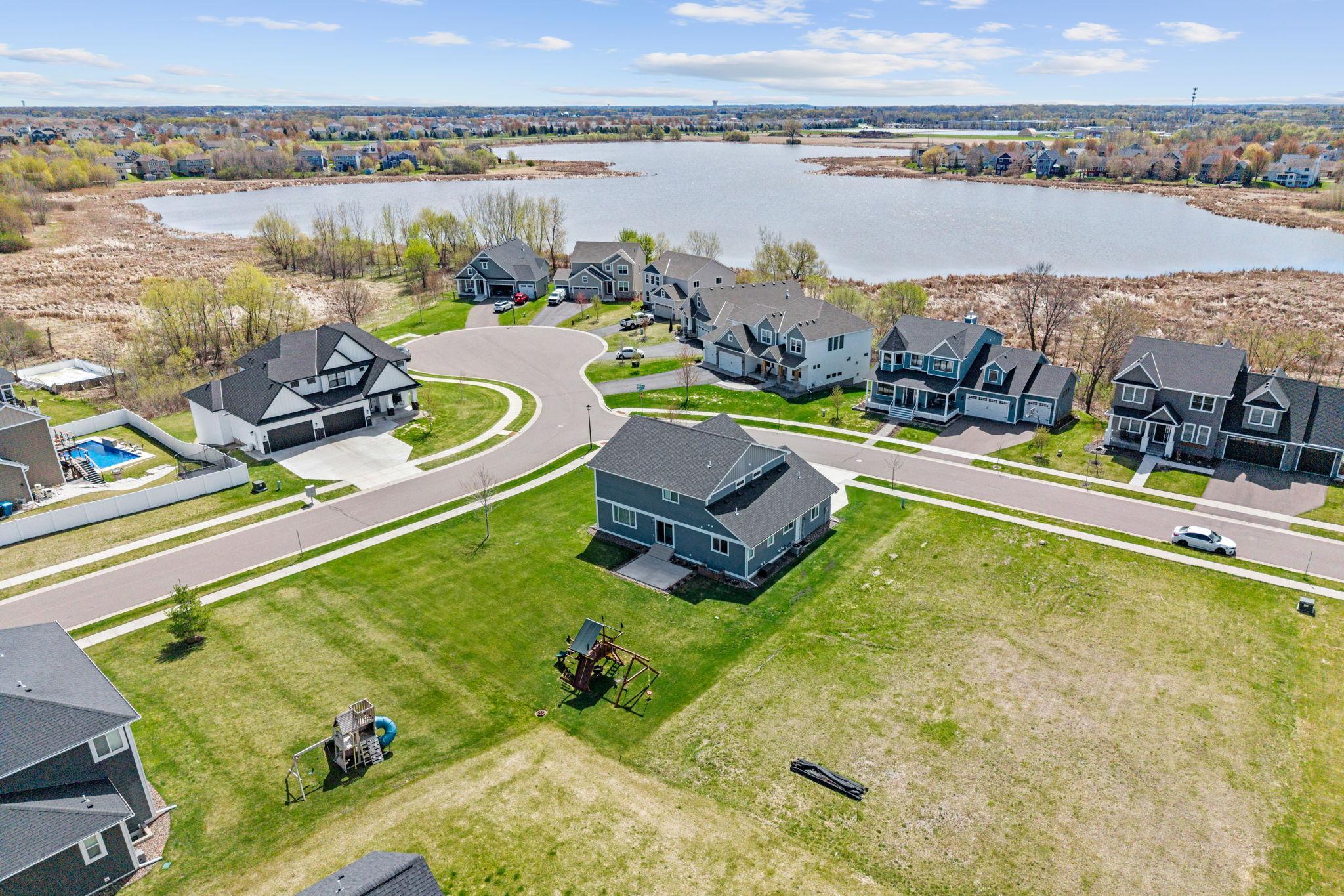 16-web-or-mls-11556 Lakewood Ct NE Exterior-16.jpg
