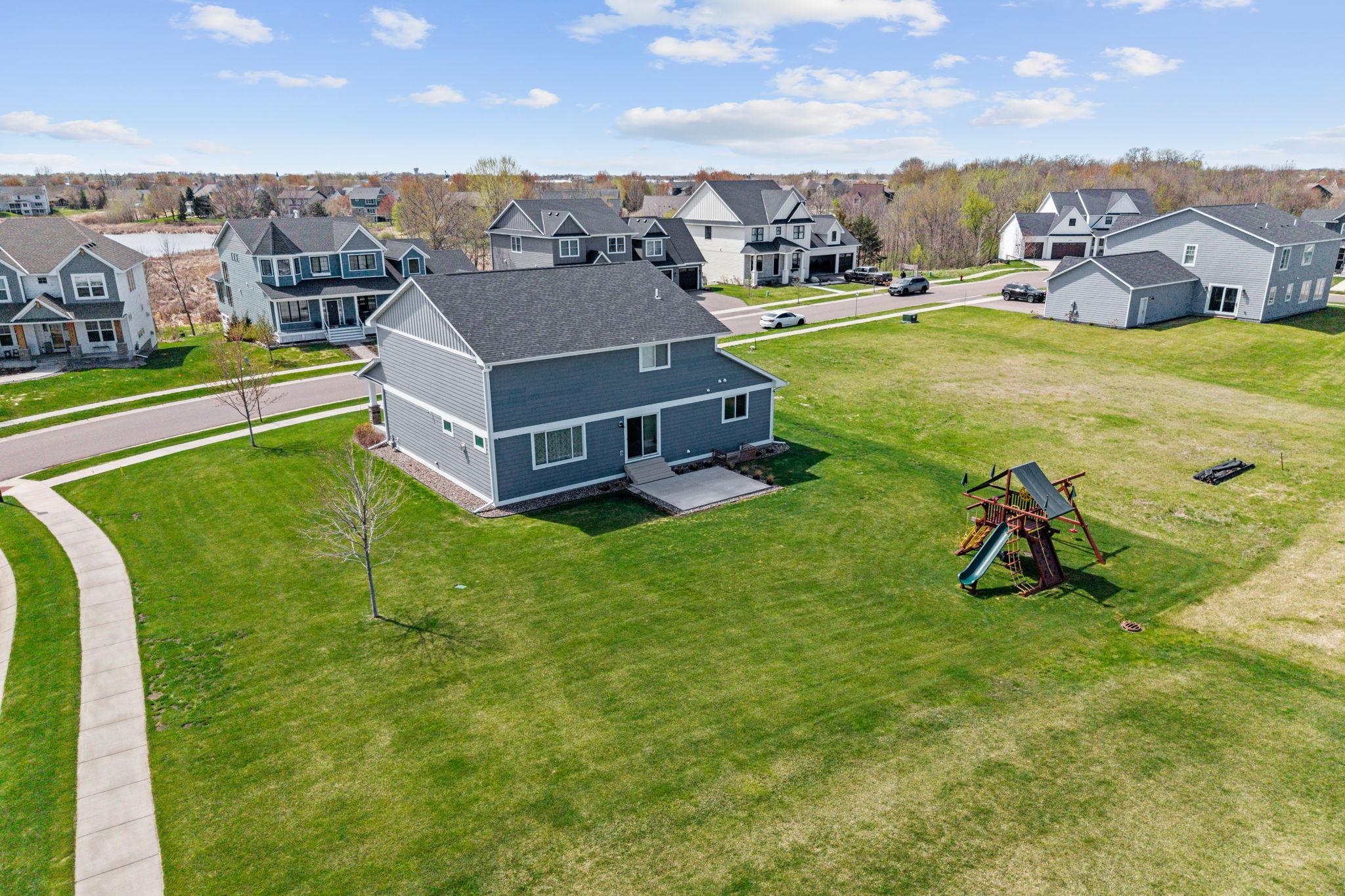 18-web-or-mls-11556 Lakewood Ct NE Exterior-18.jpg